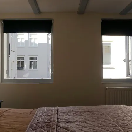 Aparthotel Dok *